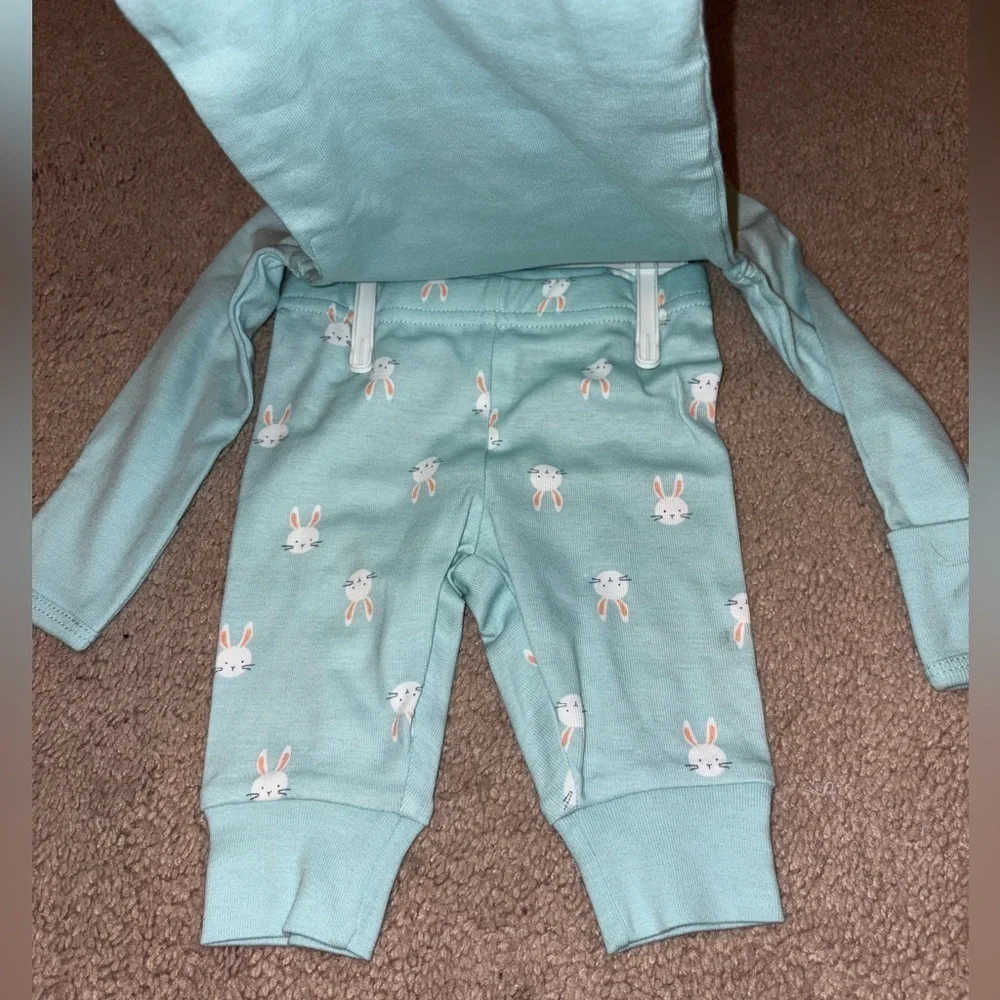 Two baby girl outfits three months carter’s and cloud Island NEW